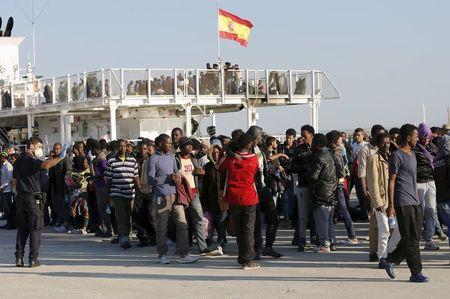 Hungary defies EU over migrants as crisis mounts