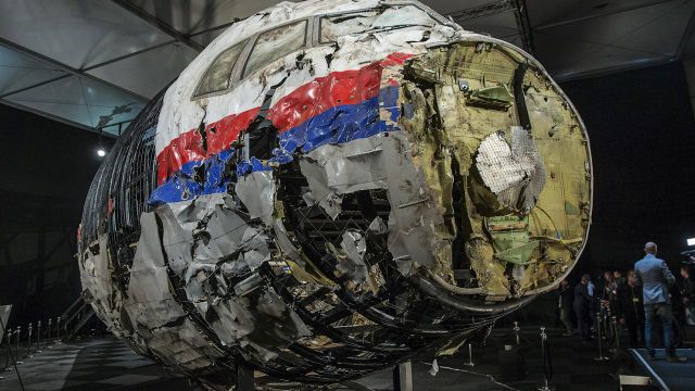 MH17 Ukraine disaster: Dutch Safety Board blames missile